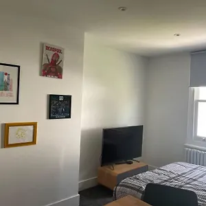 5 Mins From The Apartment Brighton